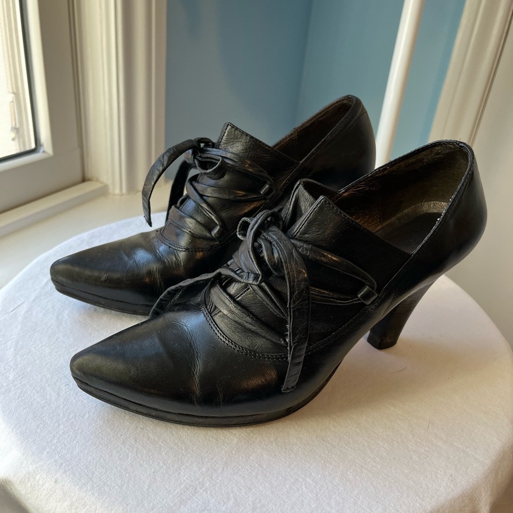 Black Leather Vintage Early 2000s Heels